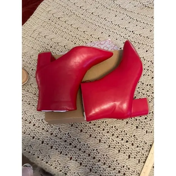 Womens Sugar Red Smooth Wide Width Ankle Boots Size 9W With 2-Inch Block Heel