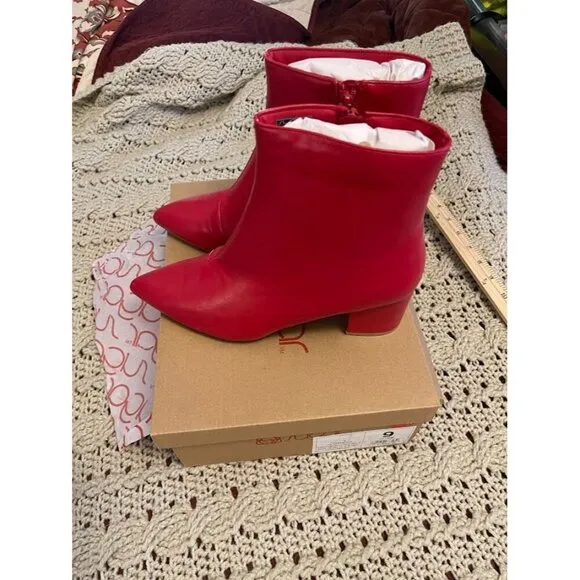 Womens Sugar Red Smooth Wide Width Ankle Boots Size 9W With 2-Inch Block Heel