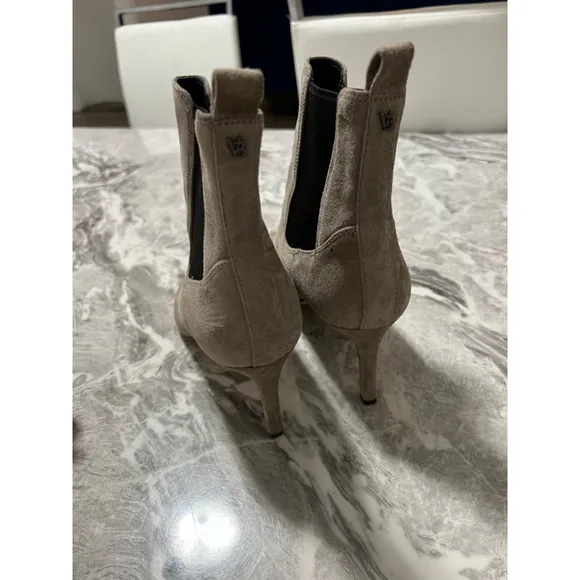 Women's Veronica Beard Leeland Pointed Toe Chelsea Boots in Taupe Size 7M