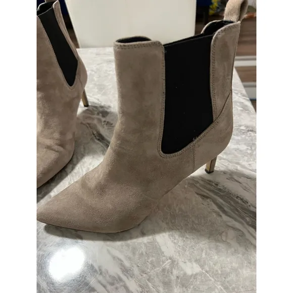 Women's Veronica Beard Leeland Pointed Toe Chelsea Boots in Taupe Size 7M