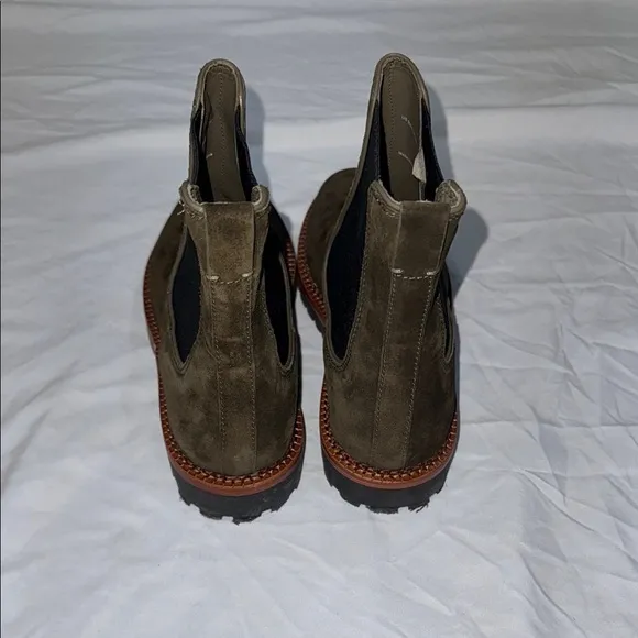 Women’s Vince Hunter Green Suede Chelsea Boots size 9